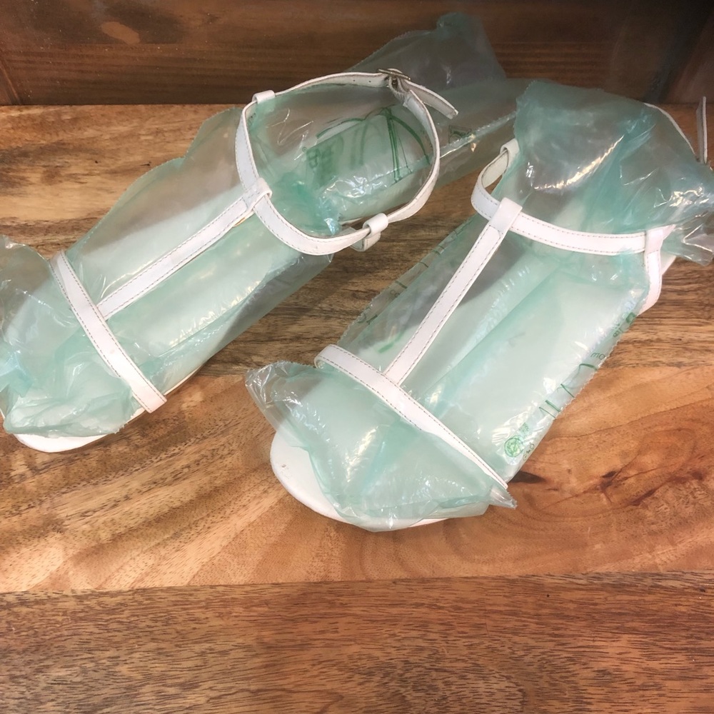 Joe Fresh t-strap sandals